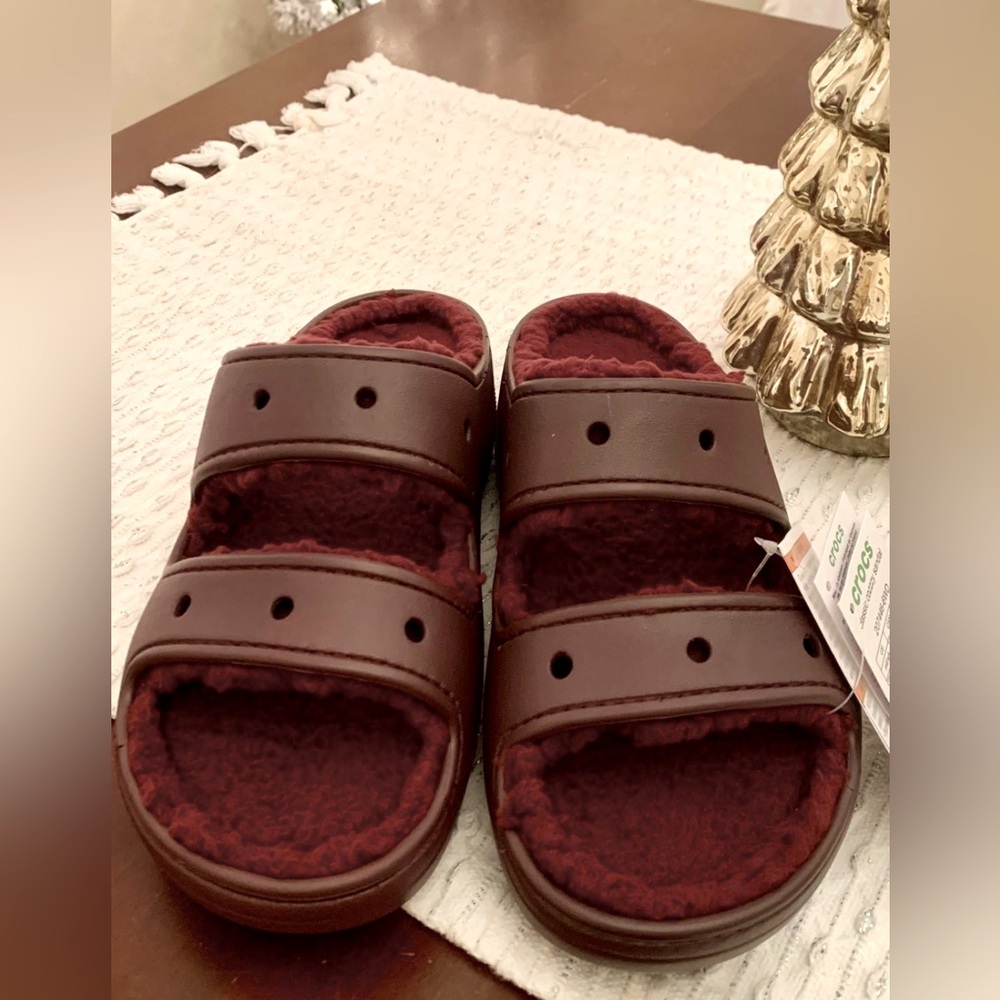BRAND NEW CROCS CLASSIC COZZZY SANDAL